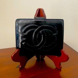 Chanel Black Patent Leather Wallet/Iconic Interlocking CC Logo